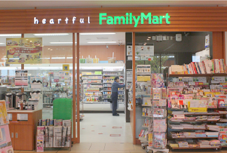 1F　コンビニエンスストア「Family Mart」